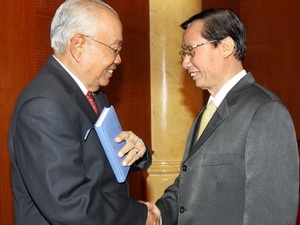 Phó Chủ tịch Quốc hội Nguyễn Đức Kiên tiếp đoàn đại biểu Quốc hội Campuchia. (Ảnh: Thái Bình/TTXVN)