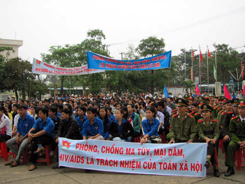 Thanh niên tham gia ngày hội phòng chống HIV/AIDS tại Trung tâm TTN miền Trung (ảnh Anh Trâm báo Quảng Nam)