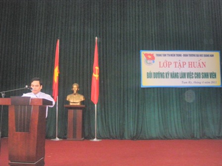Đồng chí Lê Văn Ri – Giám đốc Trung tâm TTN miền Trung phát biểu khai mạc