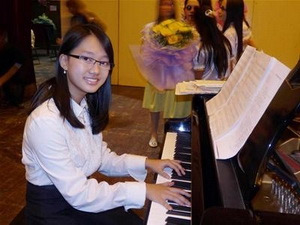 Nữ nghệ sĩ trẻ Vũ Đặng Minh Anh bắt đầu theo học đàn piano từ khi 5 tuổi.