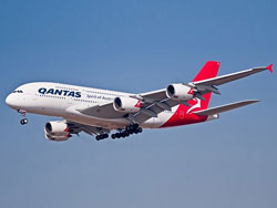 Một chiếc A380 trong đội bay của hãng Qantas - Ảnh T.M