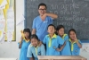 Bỏ lương hơn 22,5 USD/giờ, về Việt Nam giúp trẻ em nghèo