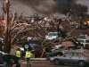 Cảnh tượng gần trung tâm y tế Joplin sau khi bão lốc tràn qua (Ảnh: AP)