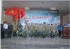 Ban tổ chức trao quân trang cho “chiến sĩ” trước khi lên đường